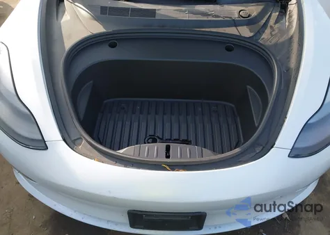 2021 Tesla Model 3 Standard Range Plus Rear-Wheel Drive z USA, uszkodzony, nr VIN 5YJ3E1EAXMF095762